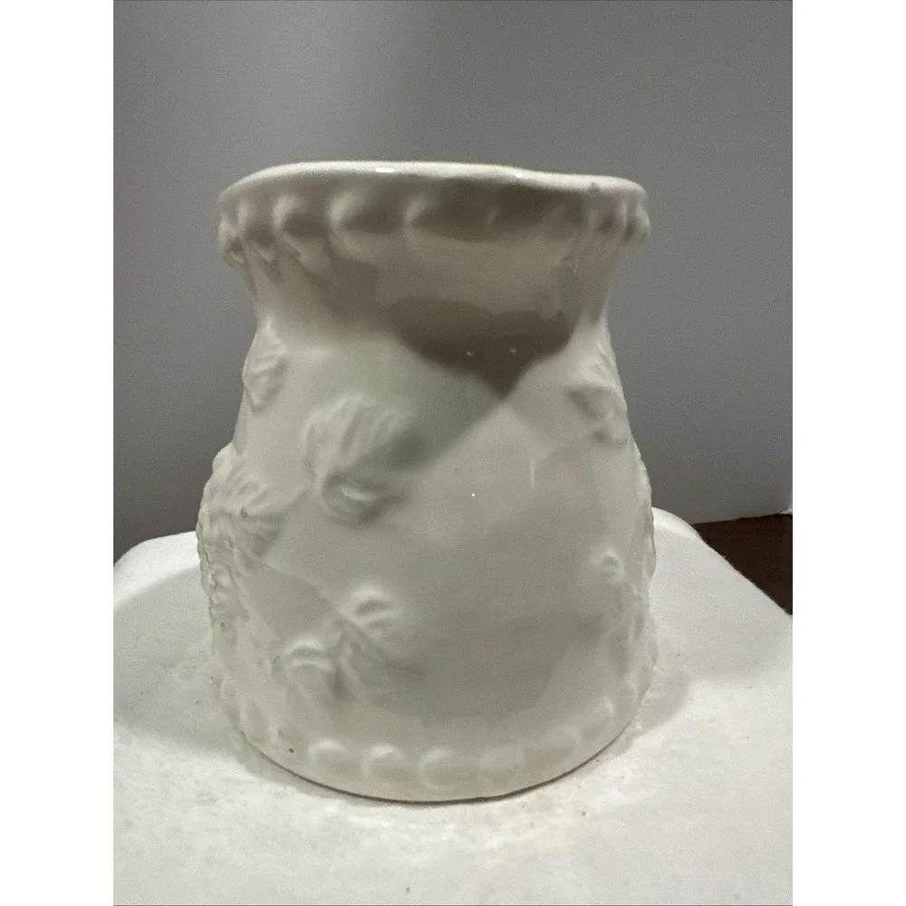 Vintage Enesco White Ivory Ceramic 1 Cup‎ Measuring Cup Grape Design